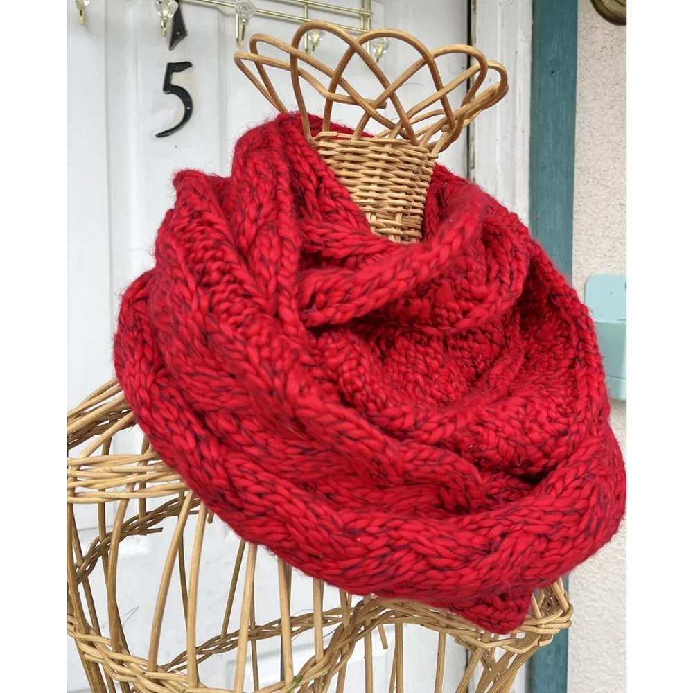 American Eagle Red Chunky Cable Knit Oversized Infinity Scarf One Size - Picture 4 of 11